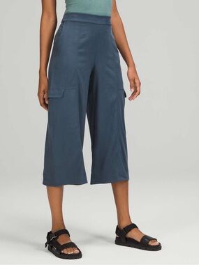 Lululemon Metropolis Maven High Rise Crop
Iron Blue